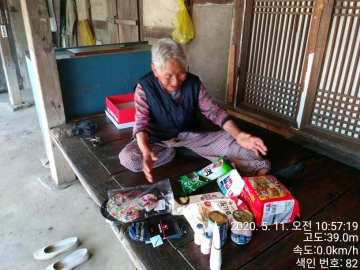 블랙야크(여천점)와 소라종합사회종합복지관(관장 이인덕)'노인맞춤돌봄서비스'이 함께하는 생활용품 전달